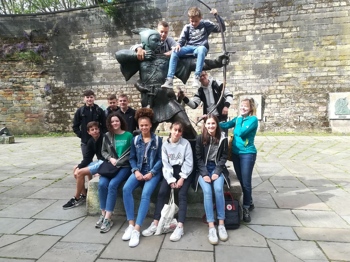k At the Robin Hood Statue in Nottingham Steinhauf